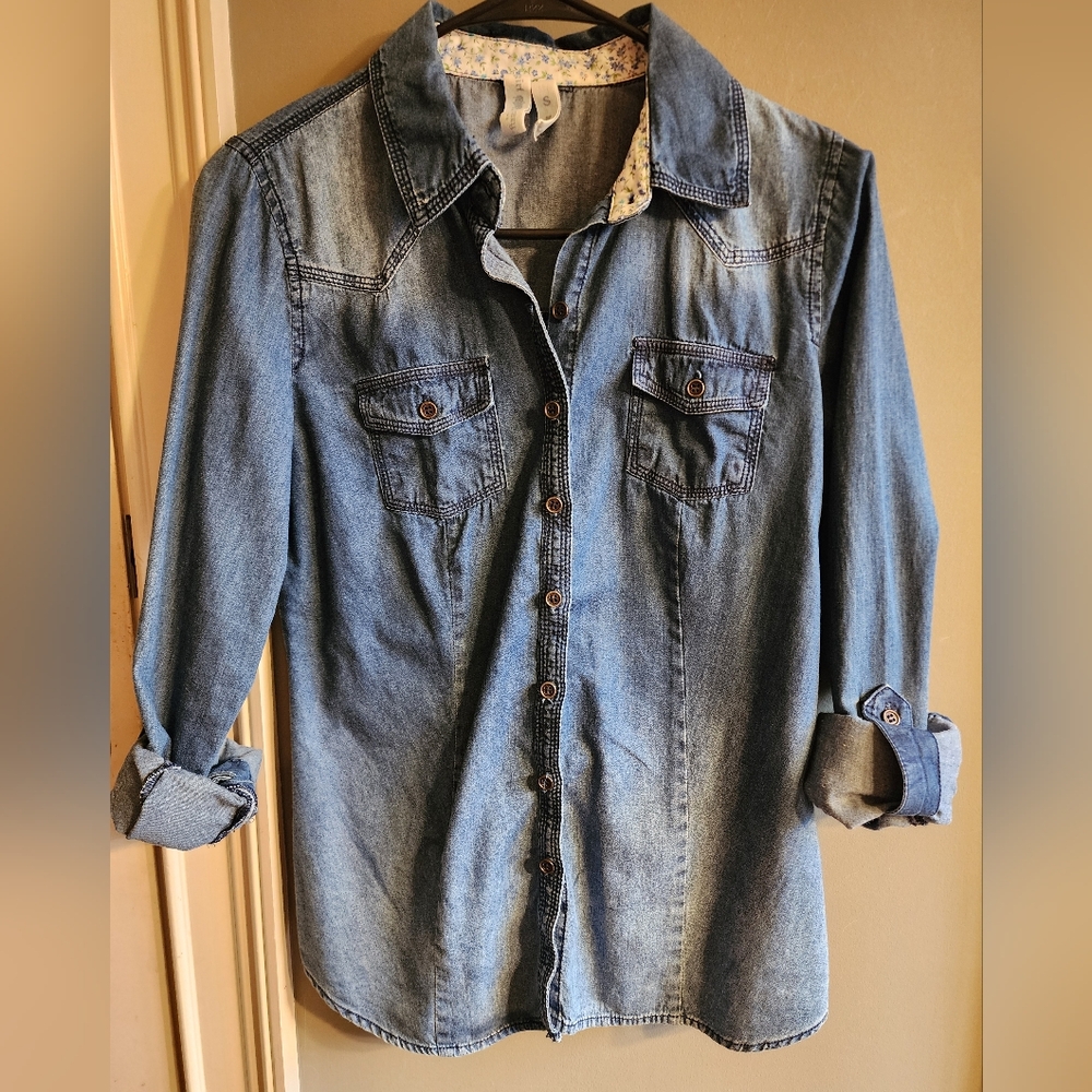 Girl Krazy Women's Shirt Floral Lined Denim Button Up Adjustable Sleeve Sz S EUC